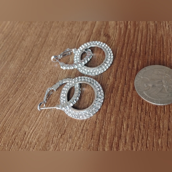 silver earrings Interlocking Double Hoop Earrings - Picture 4 of 4